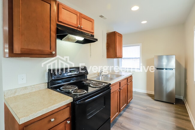 Building Photo - 6784 Franklin St