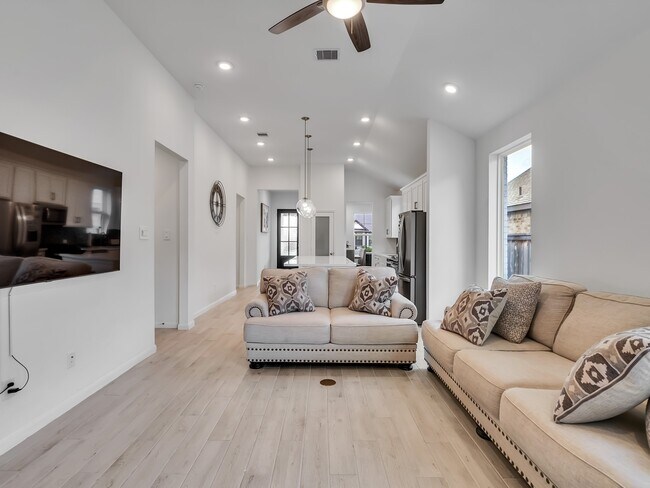 Building Photo - 21143 Austin Chalk Dr