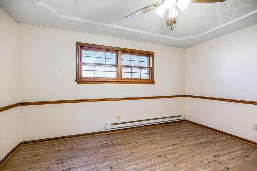 Building Photo - Spacious Shawnee Home Near Mill Creek Stre...