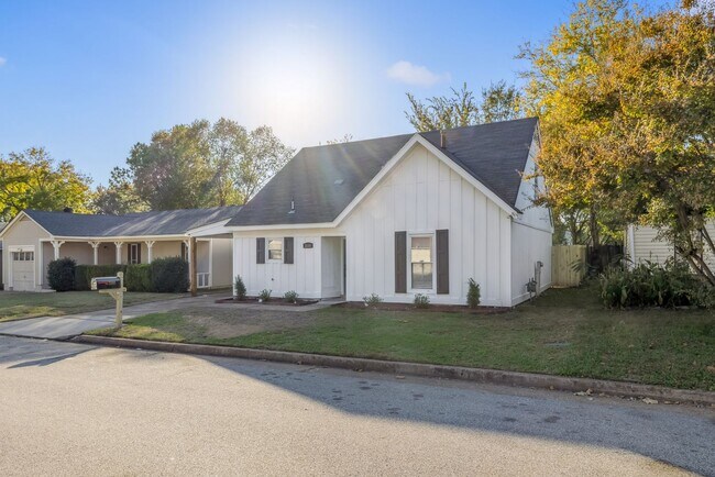 Building Photo - 3869 Cedar Path Dr