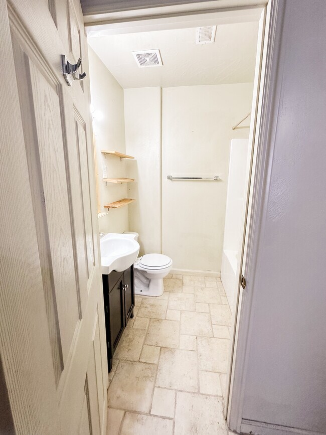 Building Photo - 29 E 300 N