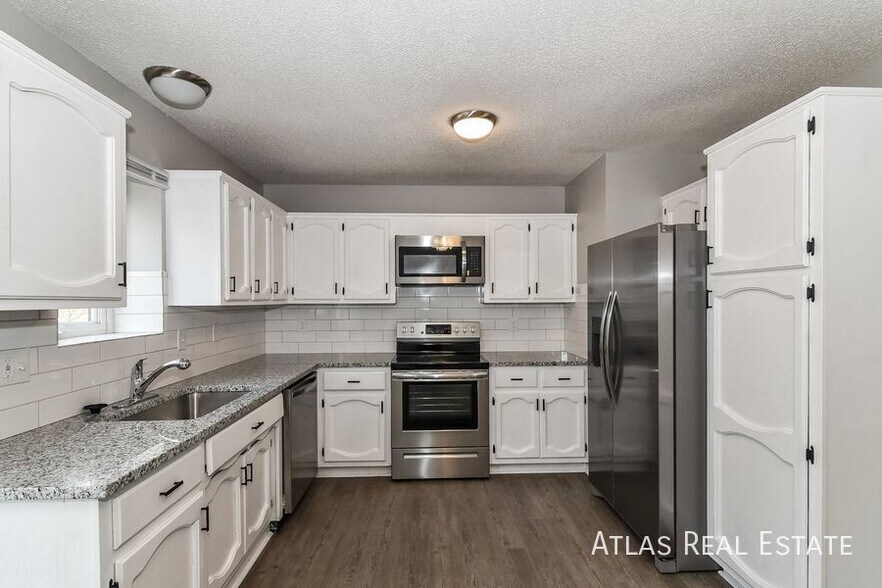 Building Photo - 710 S Park Dr