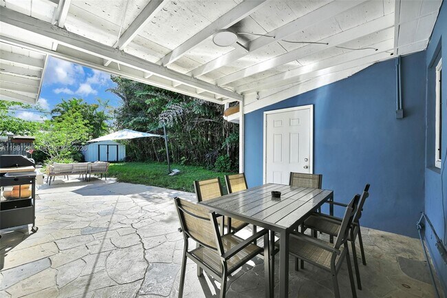 Building Photo - 1328 N Andrews Ave