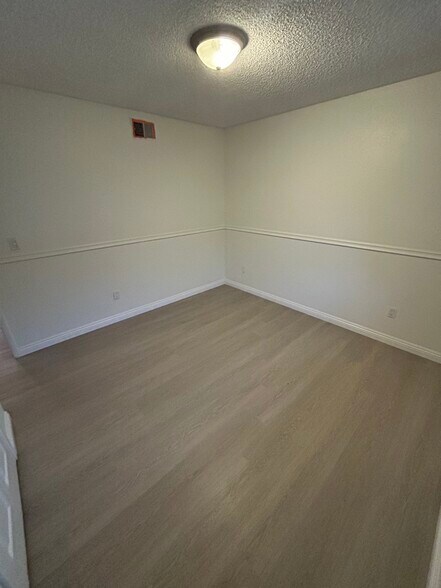 Building Photo - 205 Violet Ave