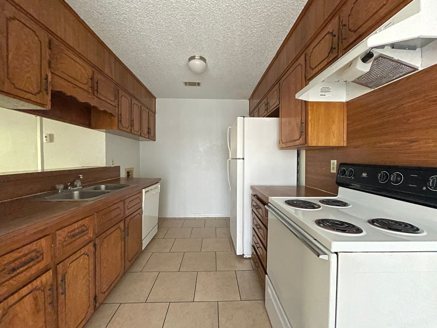 Building Photo - 1704 Bundrant Dr