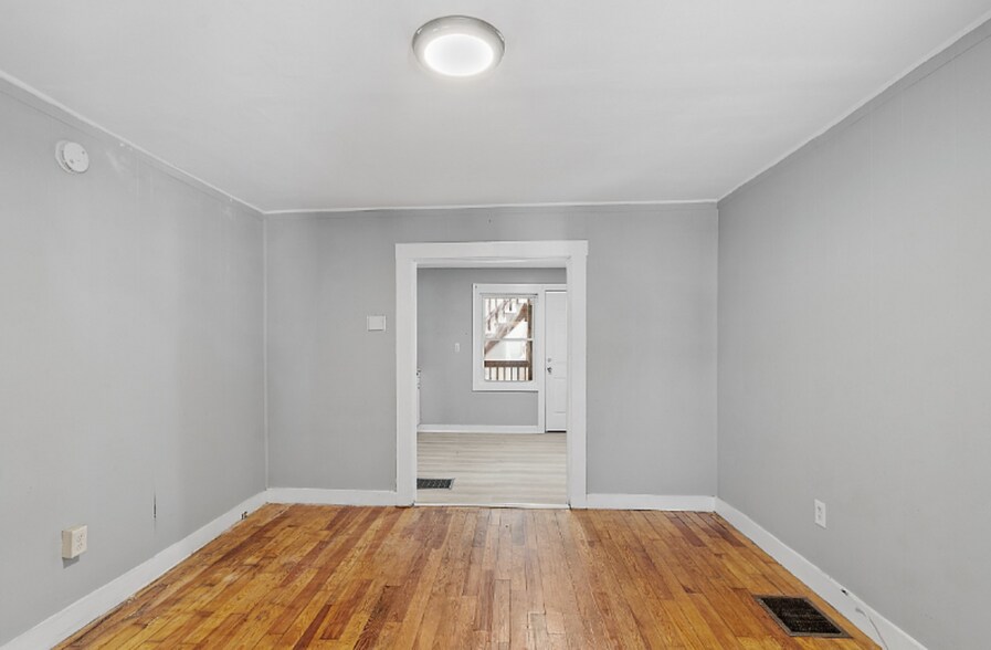 Building Photo - 535 Wilson St