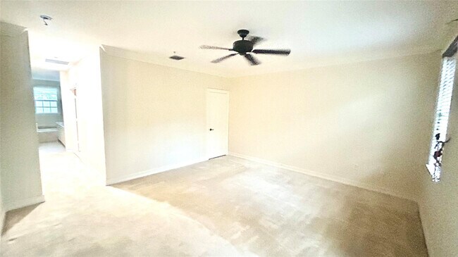 Building Photo - 2720 NE 9th Ave