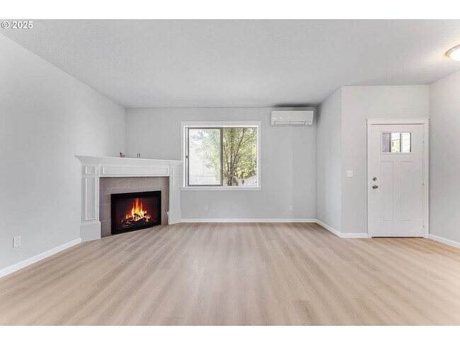 Building Photo - Modern Home 4 Beds 3 Baths in Beaverton!