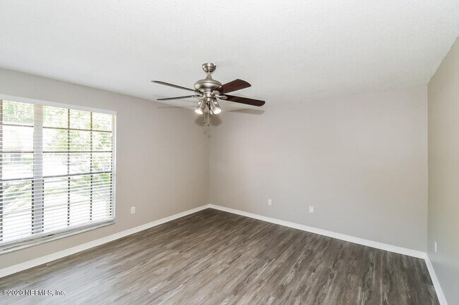 Building Photo - 1008 Turtle Creek Dr N