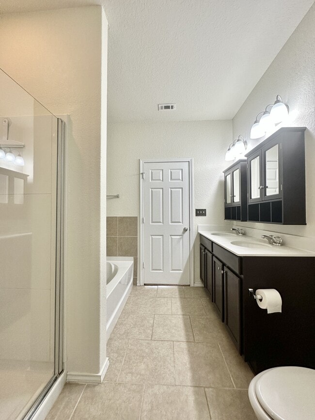 Building Photo - 14023 Laurel Br