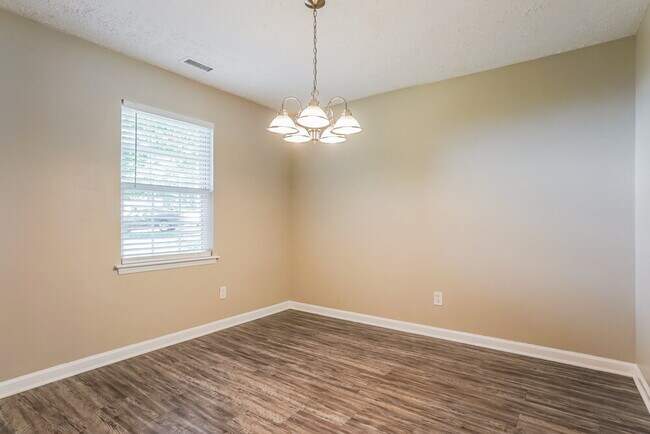 Building Photo - 514 Laurens Way