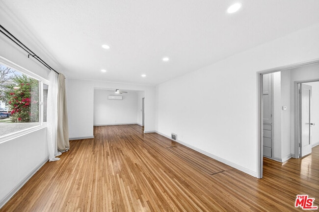 Building Photo - 1050 S Hayworth Ave