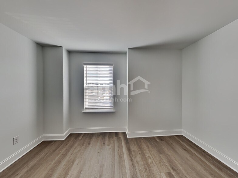 Building Photo - 103 Broadmoor Dr