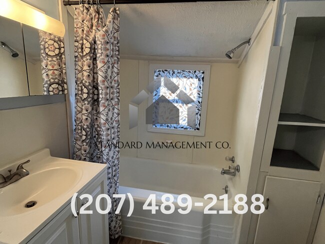 Building Photo - 6 Squire St