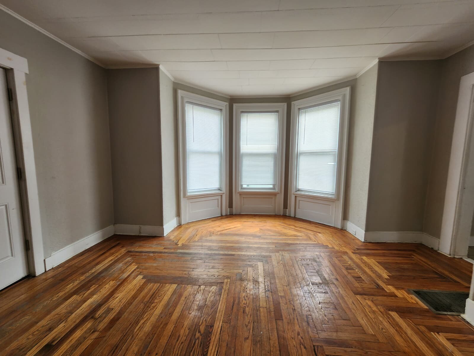 Building Photo - 74 William St