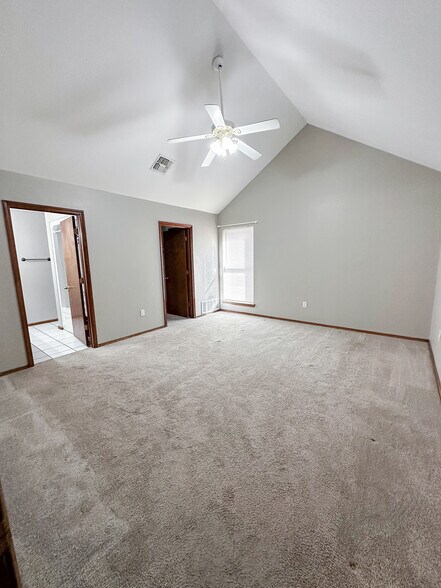 Building Photo - 4510 SW Wendy Dr