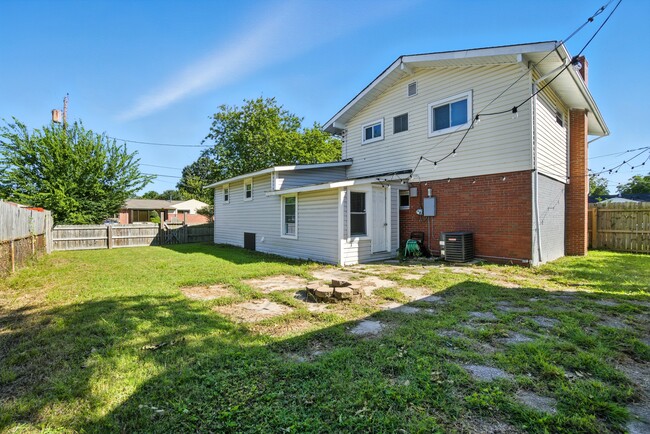 Building Photo - 2918 Somerset Ln