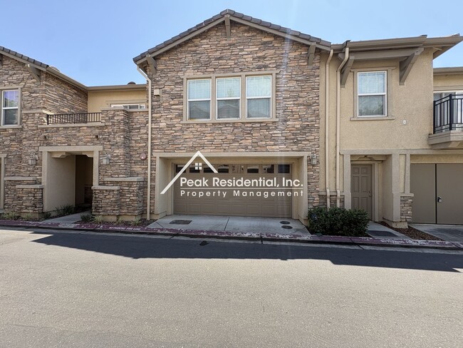 Building Photo - 3301 N Park Dr
