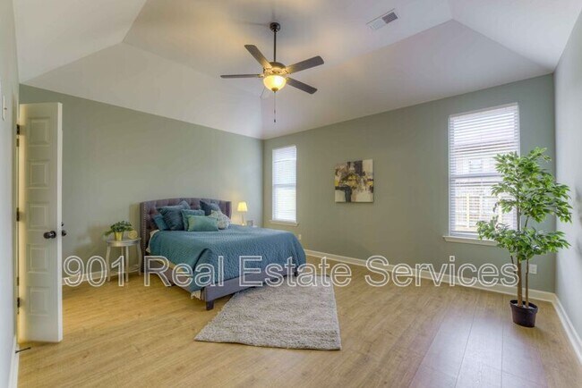 Building Photo - 1074 Faxon Ave