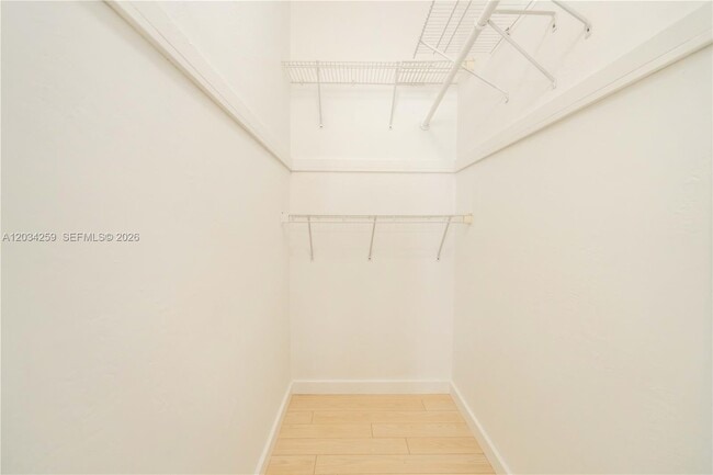 Building Photo - 1750 S Treasure Dr