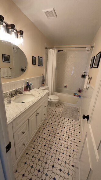 Building Photo - 3620 W Bell Dr