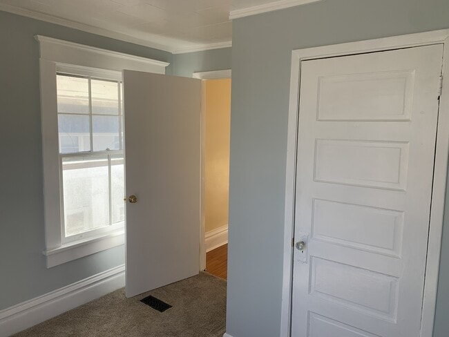 Building Photo - 628 37th St