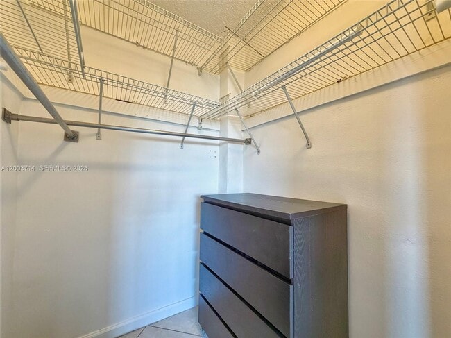 Building Photo - 1340 Lincoln Rd