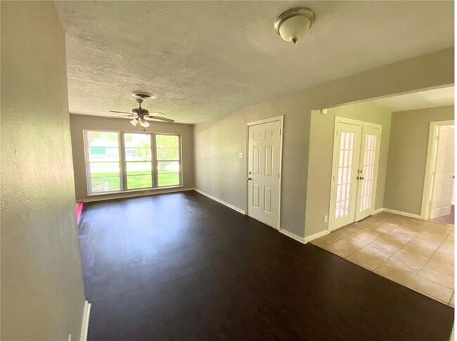 Building Photo - 5767 Flamingo Dr