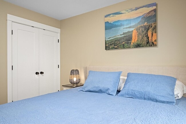 Building Photo - 3233 SE 51st Ave