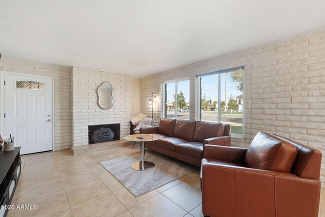 Building Photo - 2015 E Southern Ave