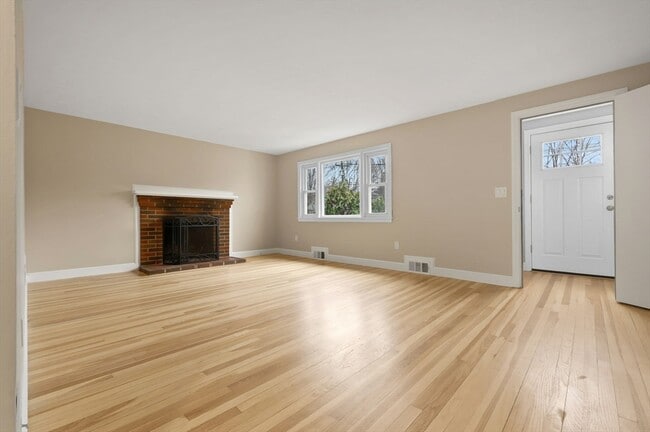 Building Photo - 24 Garden St