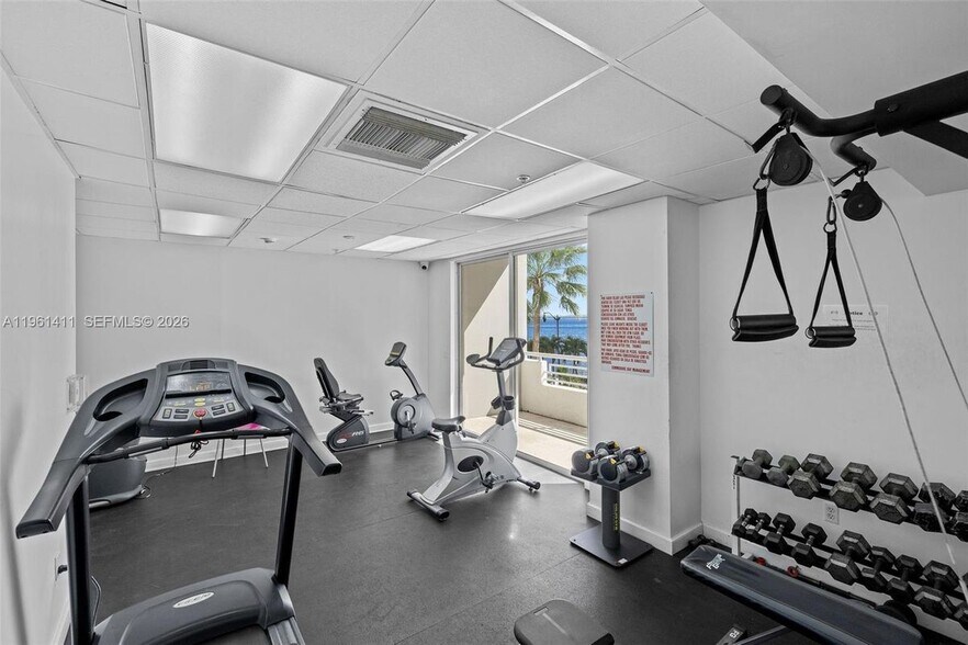 Building Photo - 1402 Brickell Bay Dr