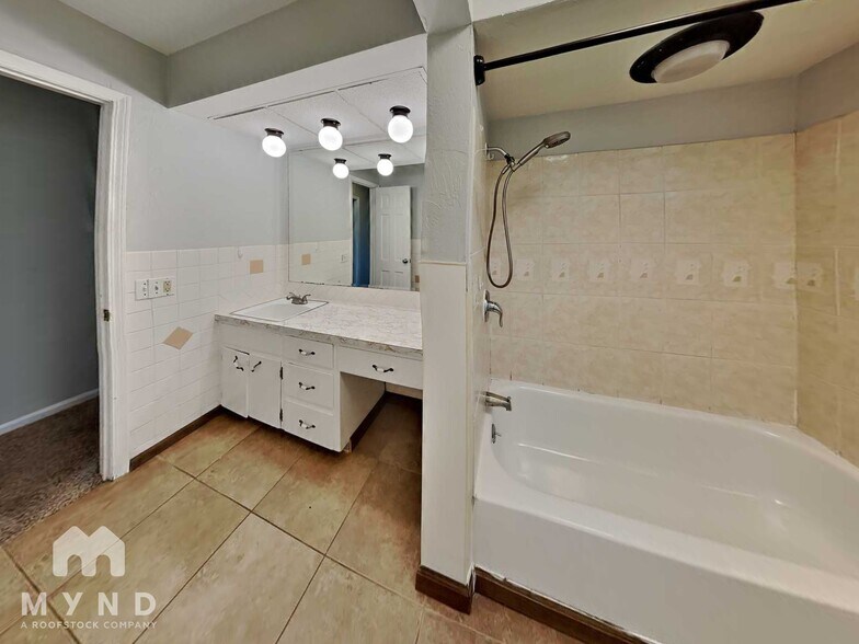 Building Photo - 1966 S Mayfair Ave