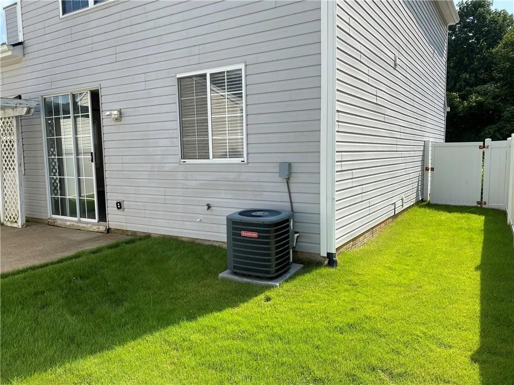 Building Photo - 736 Bedford