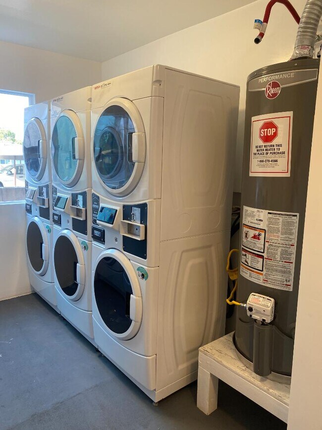 Building Photo - 24832 Walnut St