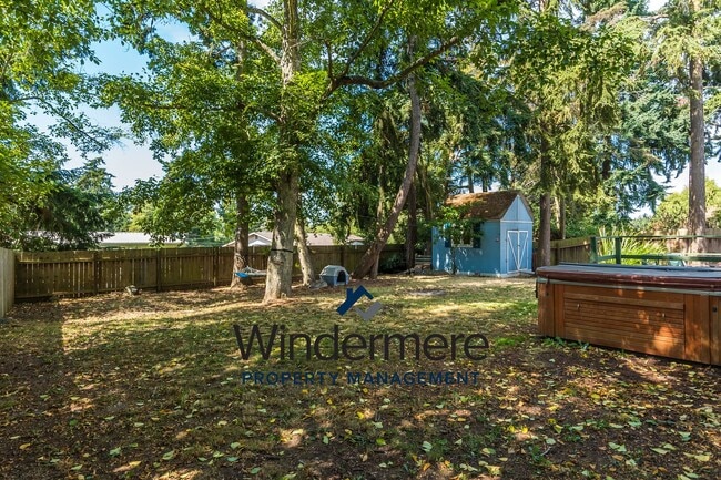 Building Photo - Fully-Furnished Cozy 3 Bedroom Home - Shor...