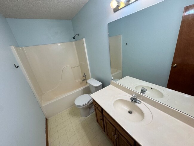 Building Photo - Comfortable Living