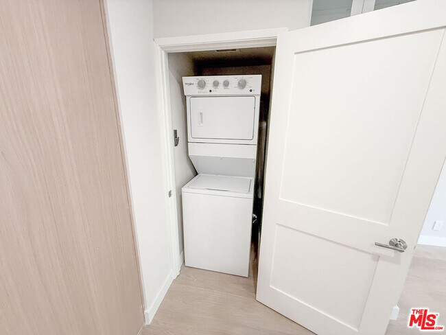 Building Photo - 1117 S Bedford St