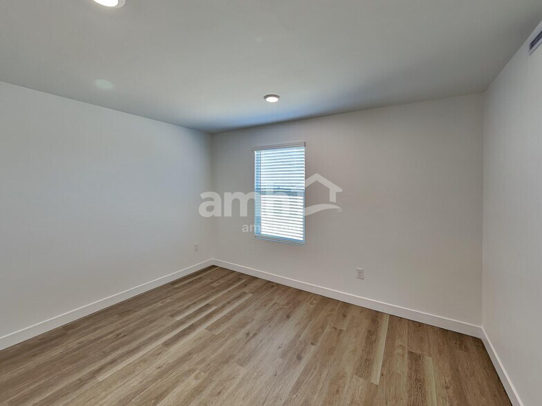 Building Photo - 9567 E Harkes Dr