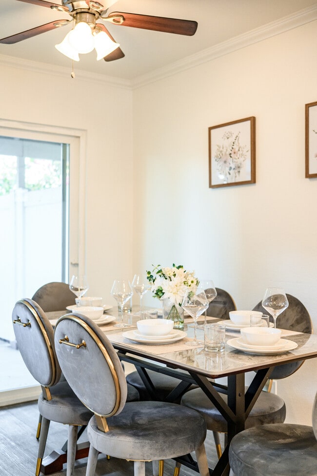 Building Photo - 734 Claraday St