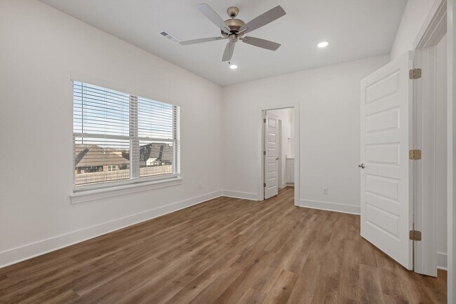 Building Photo - The Summit at Been Road Villas 3 Bed, 2.5 Bath