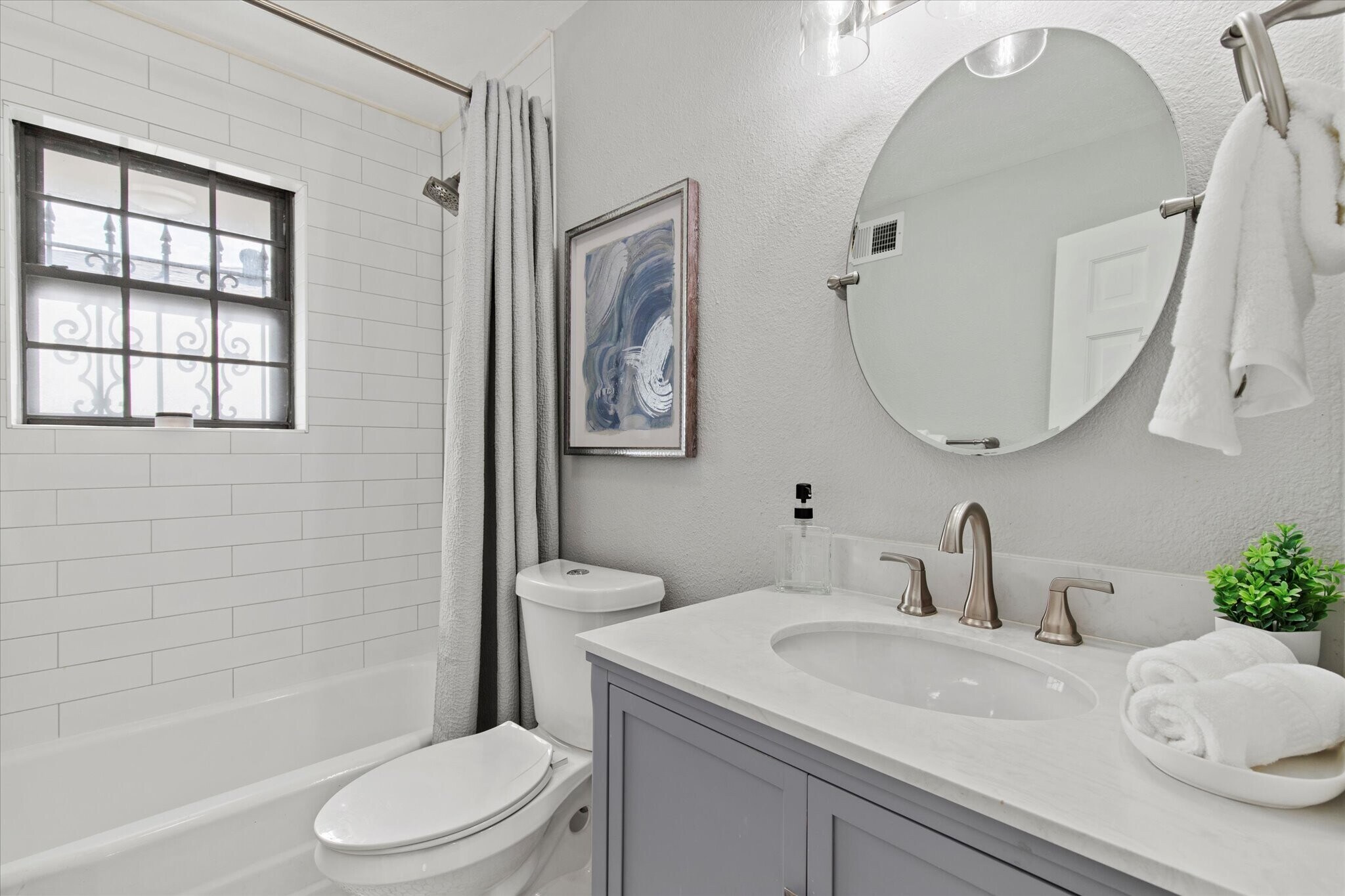 Full Bath 1 - 10023 Olmos Dr