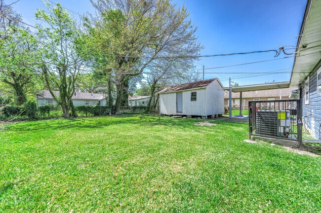 Building Photo - 3910 Luca St