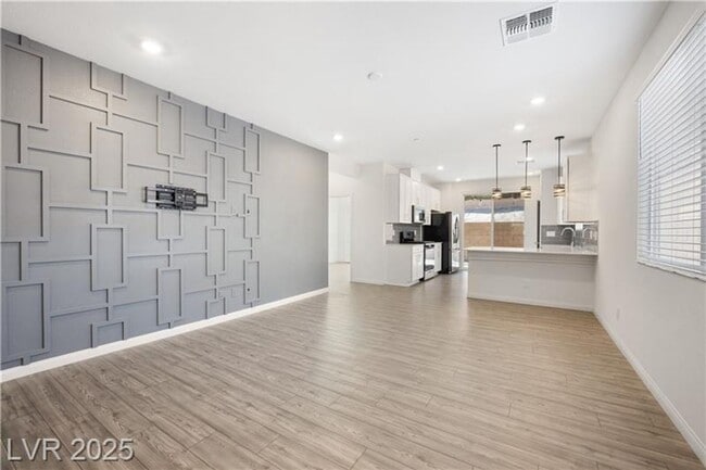 Building Photo - Single Story 3 bedroom, 2 bath home in the...