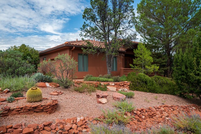 Building Photo - Unfurnished West Sedona Home, 1-year long-...