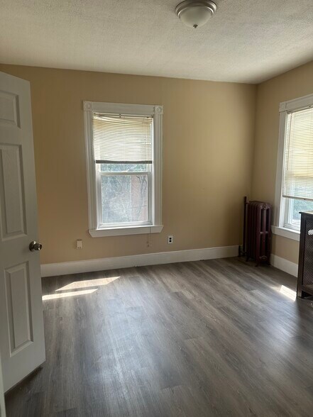 Building Photo - 21 Dewey St