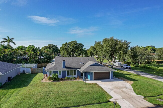 Building Photo - 842 SE Streamlet Ave