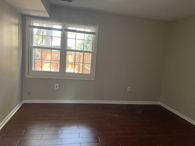 Building Photo - 1445 Chatham Ct