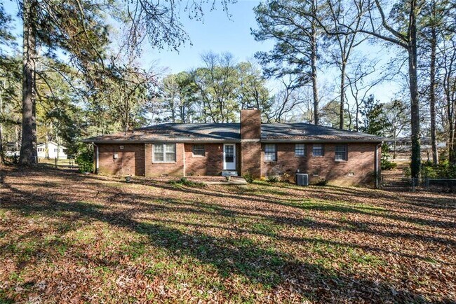 Building Photo - 1316 White Oak St SE