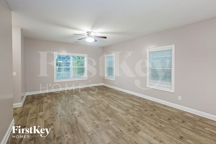 Building Photo - 1401 Living Wy